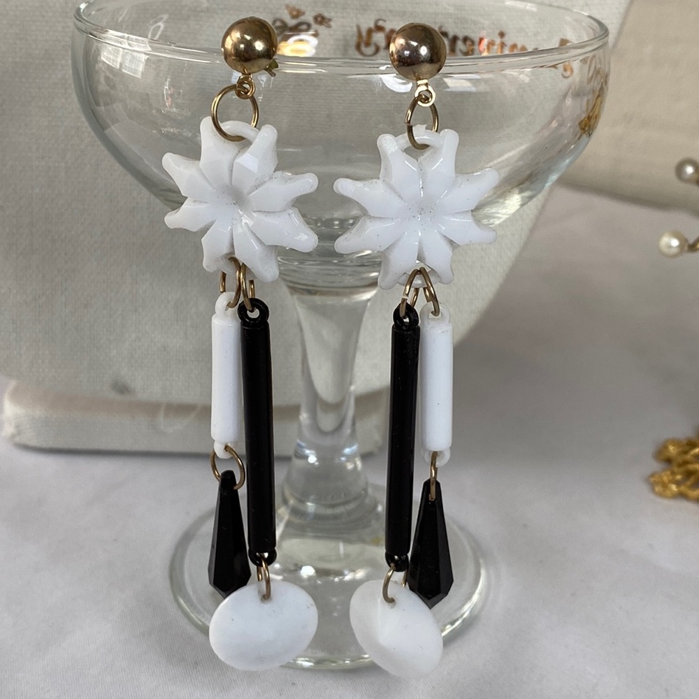 Vintage 80’s 90’s color block dangling earrings
